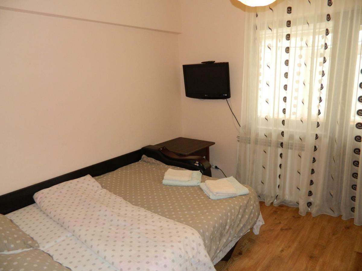 Apartament Antonia Apartment Tirgu Ocna Bagian luar foto